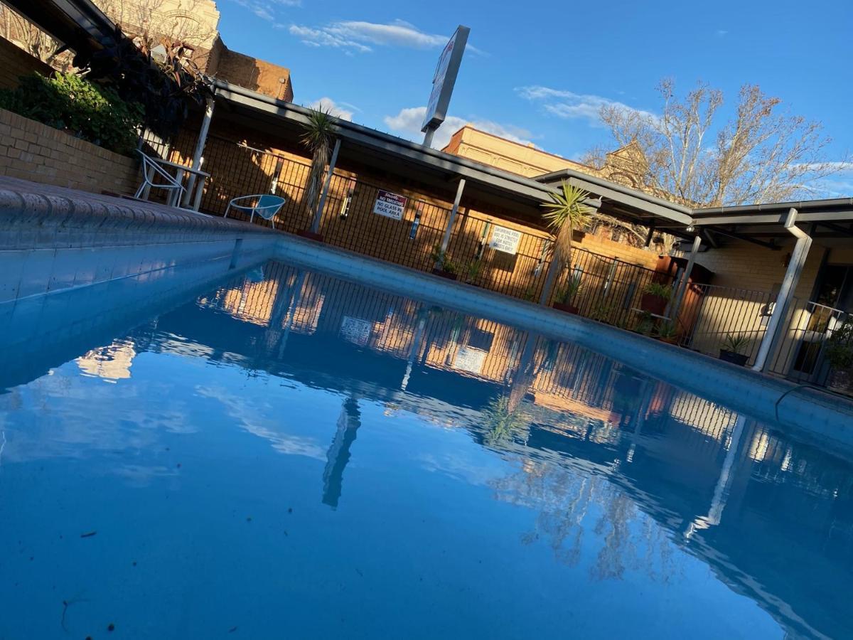 Gateway Motor Inn Narrandera Esterno foto